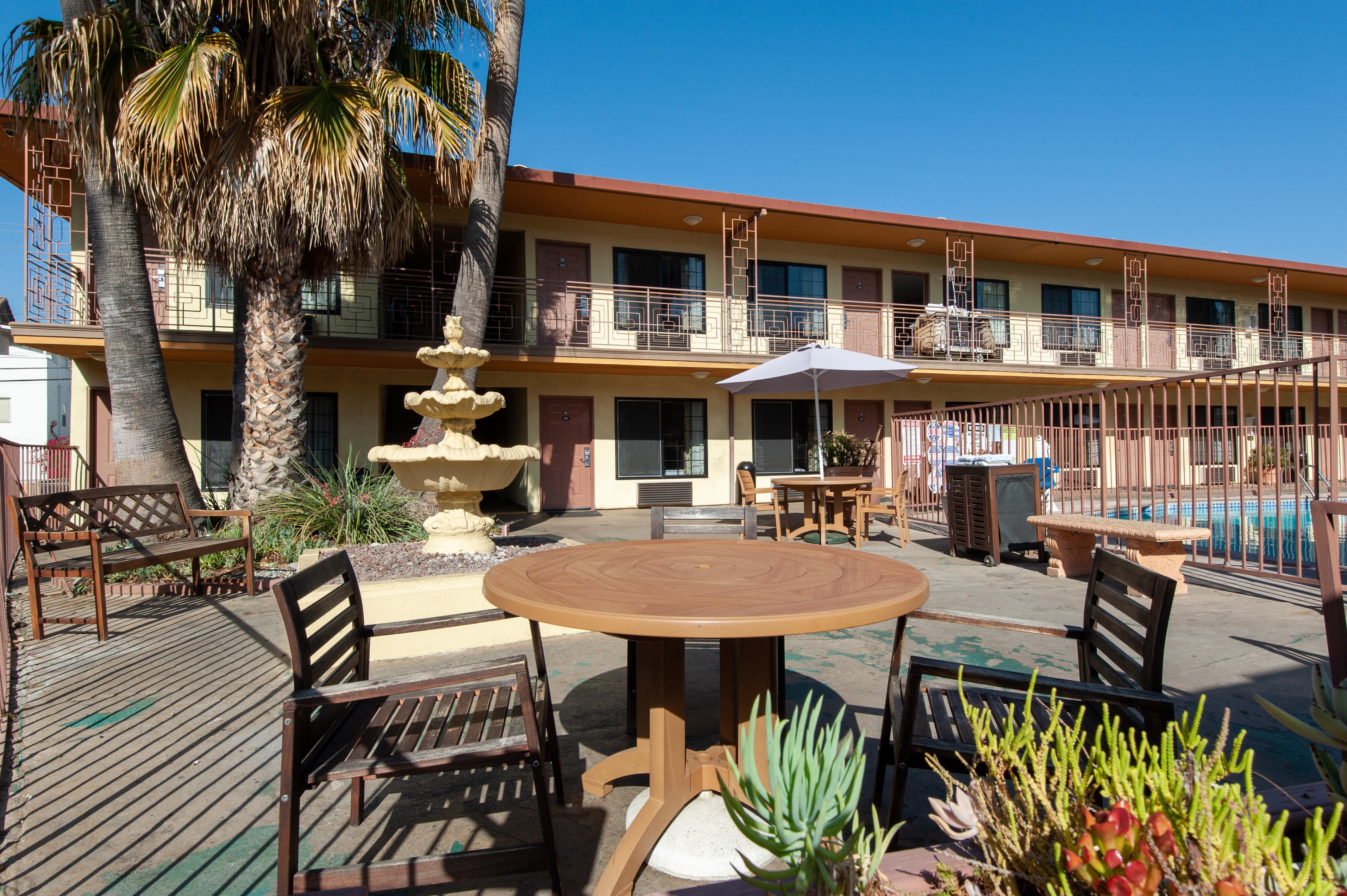 Studio City Court Yard Hotel Exteriér fotografie